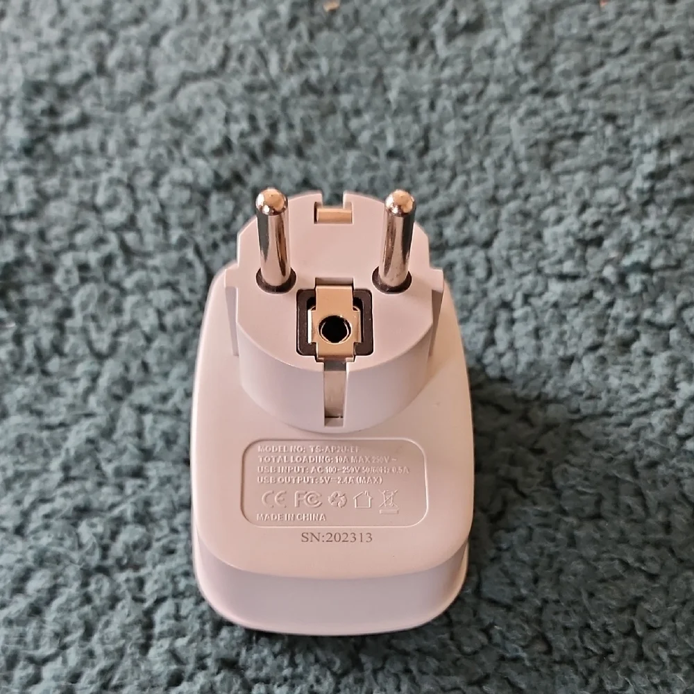White Wall Outlet Extender with USB Ports. Works In France